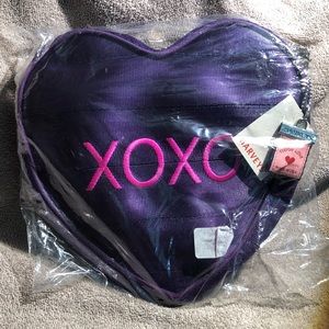 Harveys Seatbelt XOXO Heart Bag, NWT